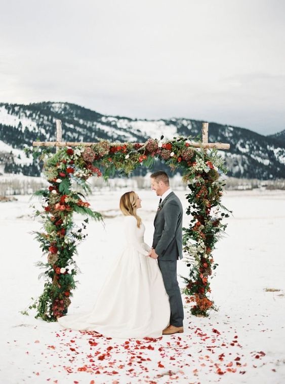 Outdoor winter wedding photography ideas. - winter, winter wedding, winter wedding ideas,winter ceremony decoration