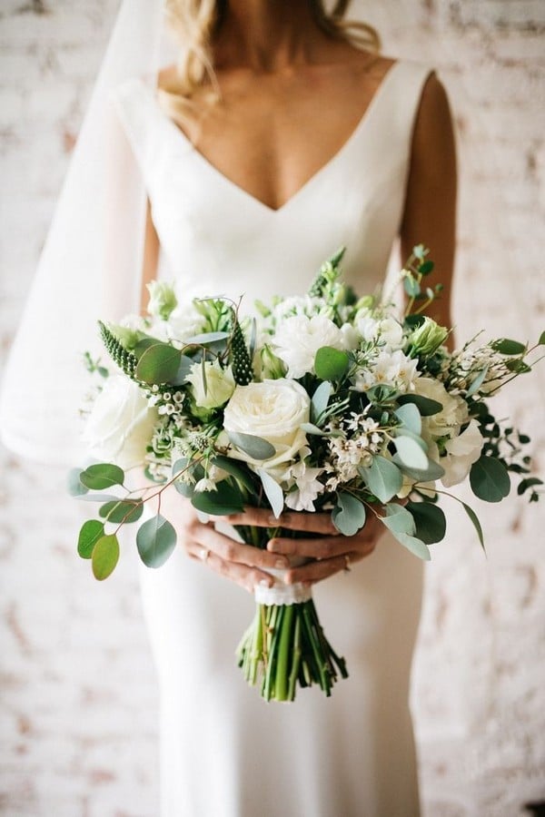 elegant greenery wedding bouquet