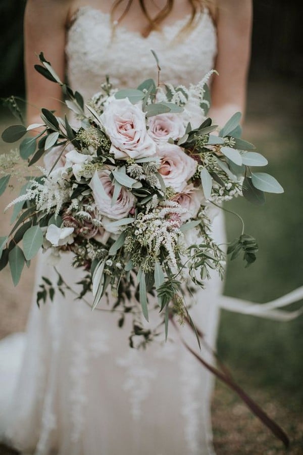 green and blush wedding bouquet ideas