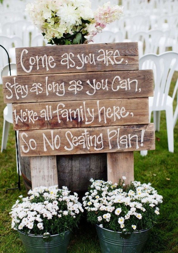 outdoor wedding ceremony sign ideas with wooden pallets