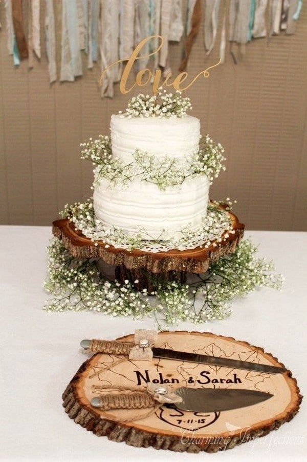 rustic wedding cake with babys breath