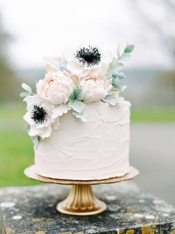 simple wedding cake for spring and summer 2019