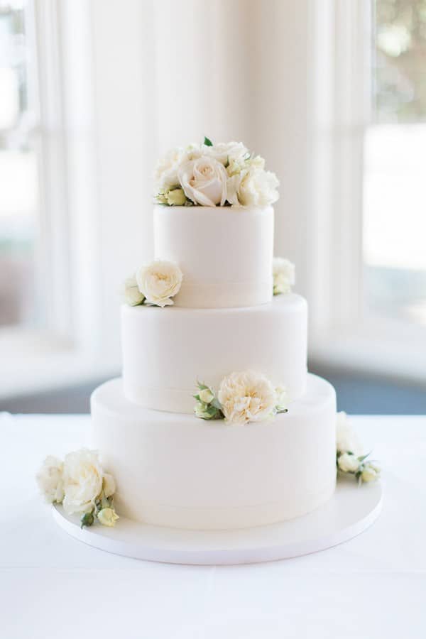 simple elegant white and green wedding cakes for spring summer