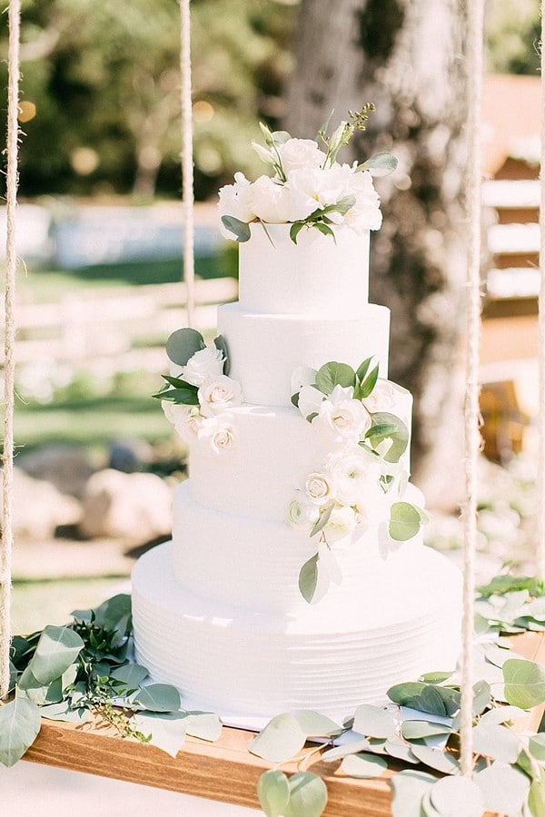 simple elegant white and green wedding cakes for spring summer