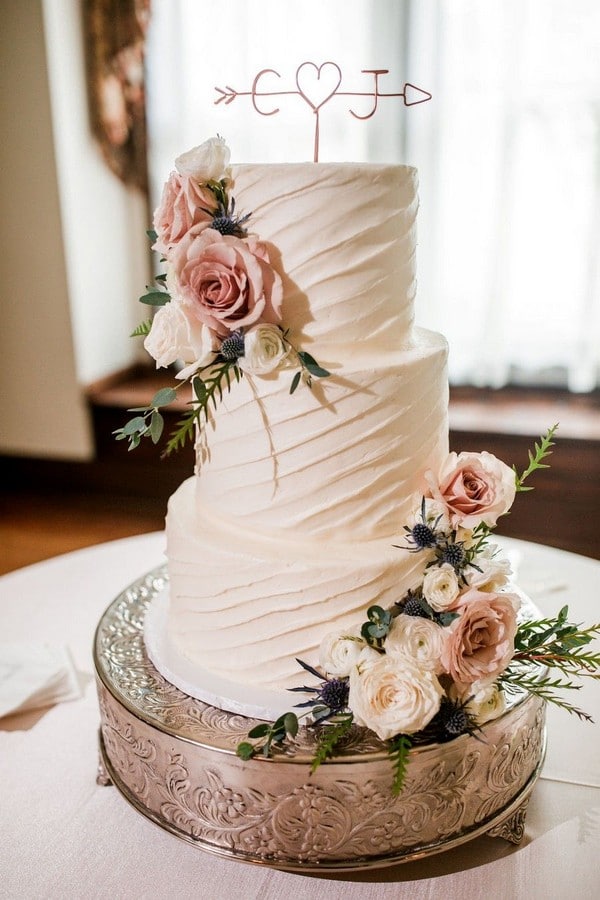 simple elegant white and green wedding cakes for spring summer