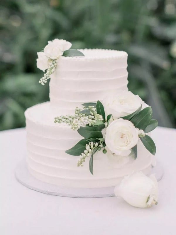 simple elegant white and green wedding cakes for spring summer