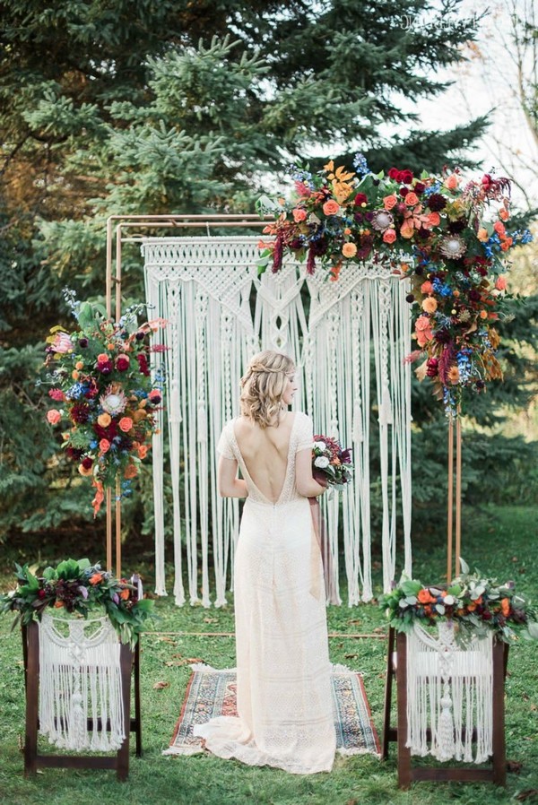 rustic outdoor fall wedding arches and backdrop #wedding #weddingideas #fallwedding #weddingarches