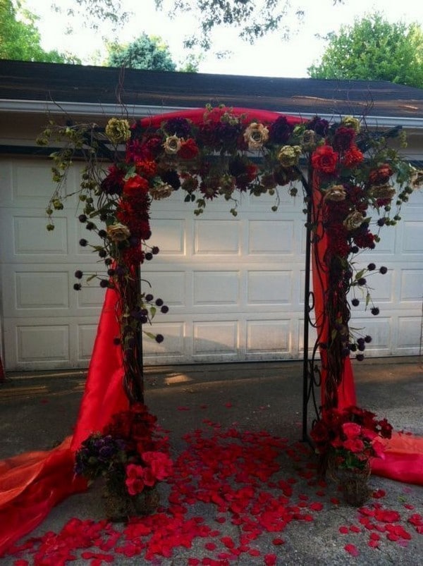 rustic outdoor fall wedding arches and backdrop #wedding #weddingideas #fallwedding #weddingarches