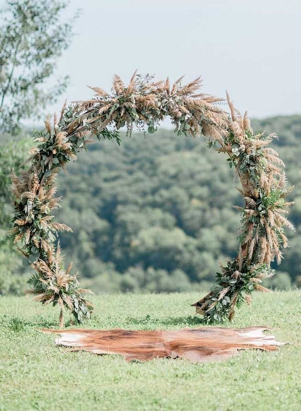 boho circle pampas grass wedding backdrop