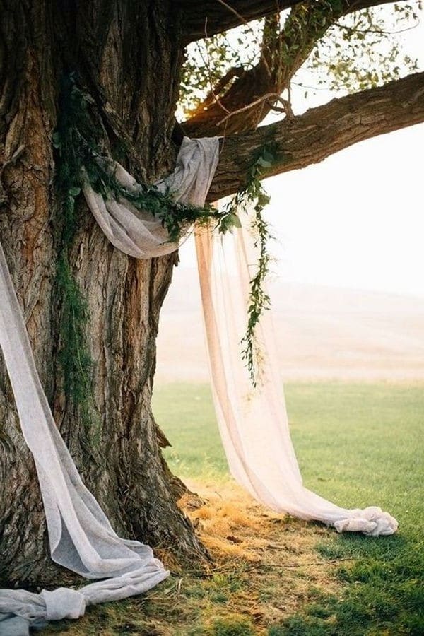 chic simple wedding backdrop ideas with drapery