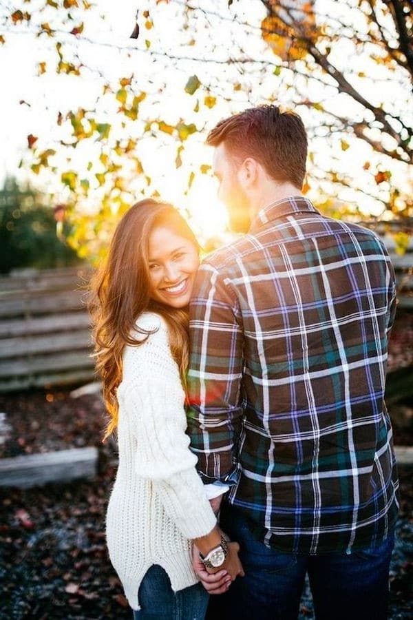 engagement photo ideas in fall