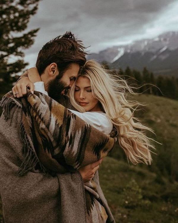 epic fall engagement photo ideas