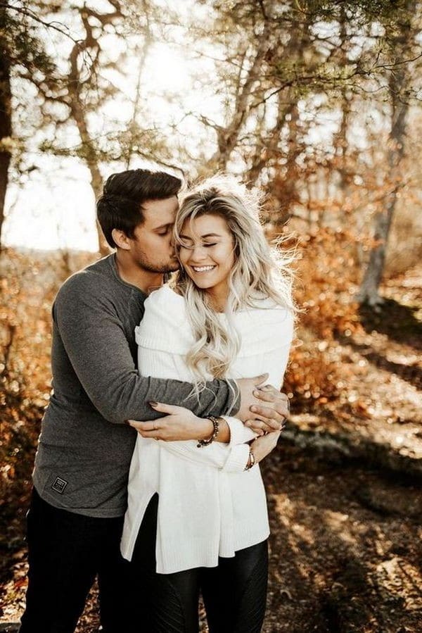 fall wedding engagement photo pose ideas