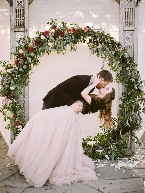 greenery and floral circular wedding backdrop ideas