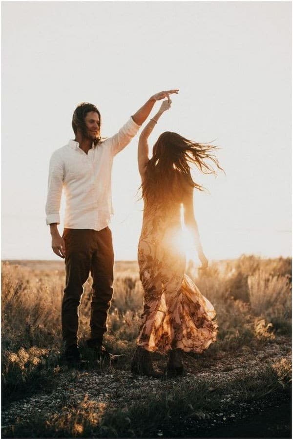 romantic sunset fall engagement photo ideas