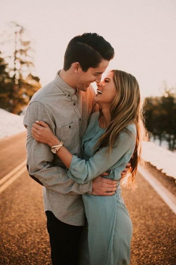 sunset sweet engagement photo ideas