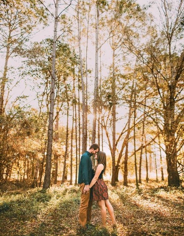 sweet autumn engagement photo ideas