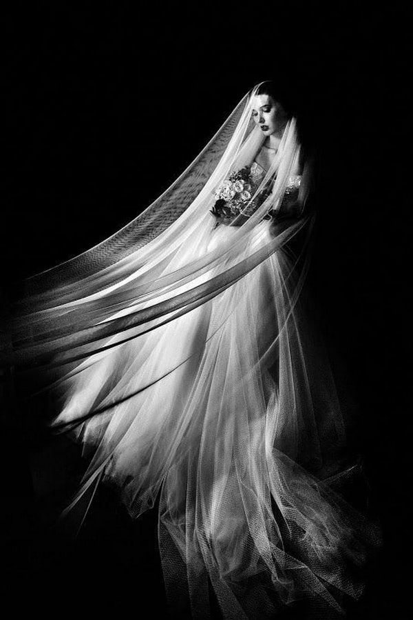 Black and White Wedding Photography Ideas #wedding #weddingphotos #weddingideas #Photography