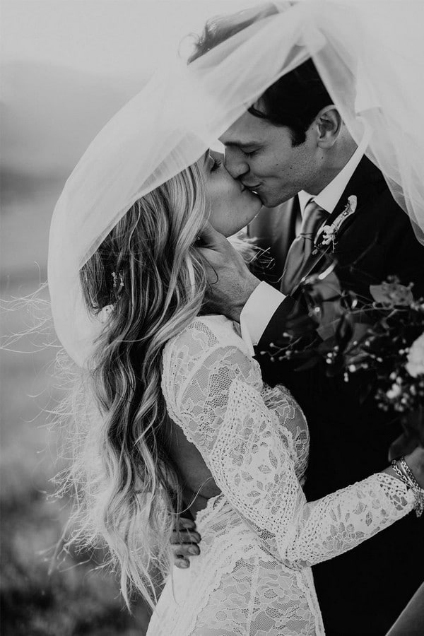 Black and White Wedding Photography Ideas #wedding #weddingphotos #weddingideas #Photography