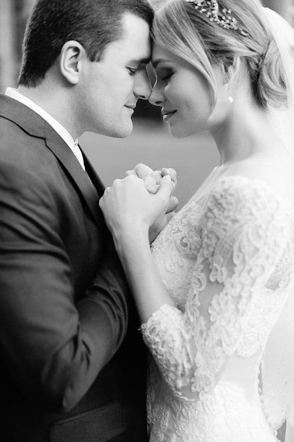 Black and White Wedding Photography Ideas #wedding #weddingphotos #weddingideas #Photography