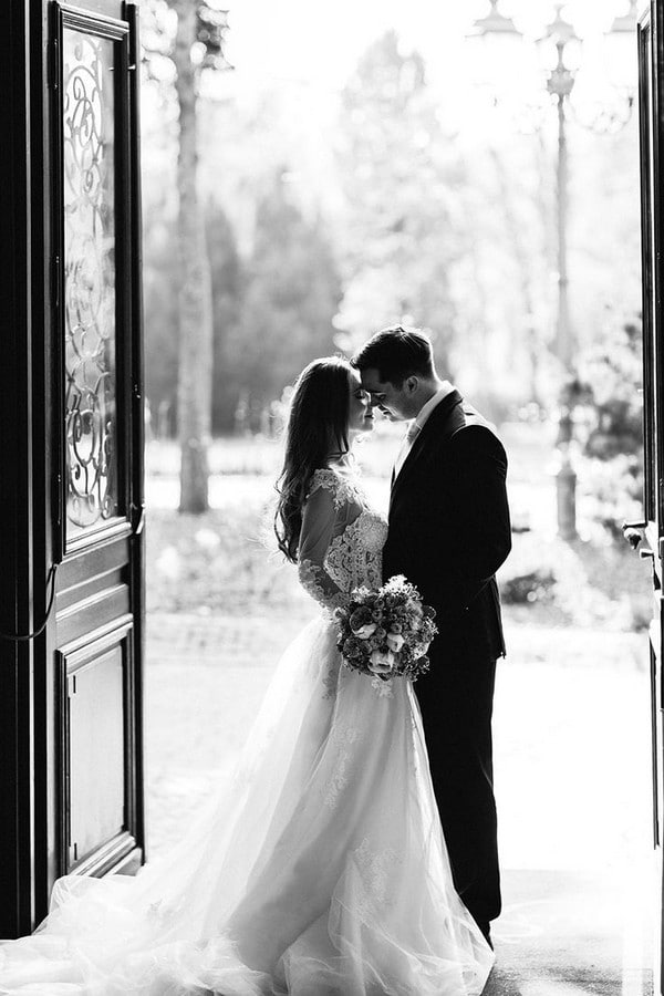 Black and White Wedding Photography Ideas #wedding #weddingphotos #weddingideas #Photography