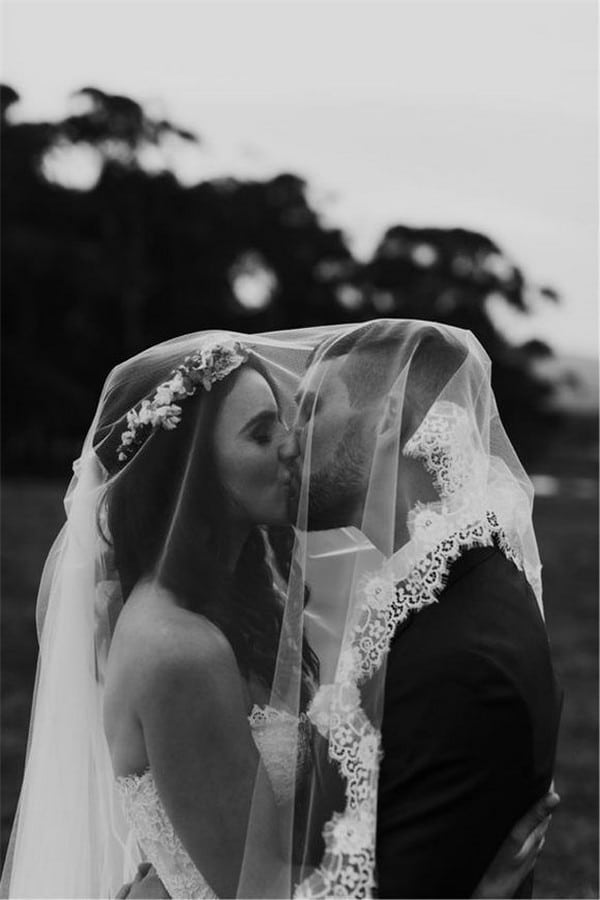 Black and White Wedding Photography Ideas #wedding #weddingphotos #weddingideas #Photography