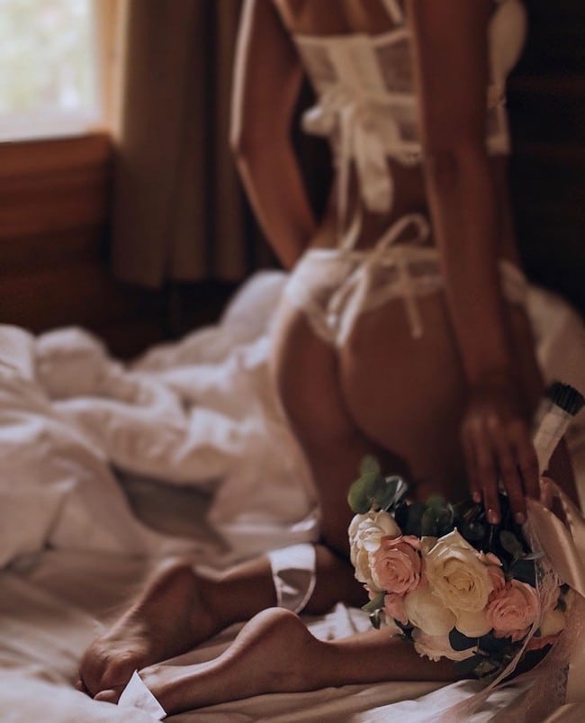 Bridal boudoir wedding photos #wedding #weddingphotos #weddingideas