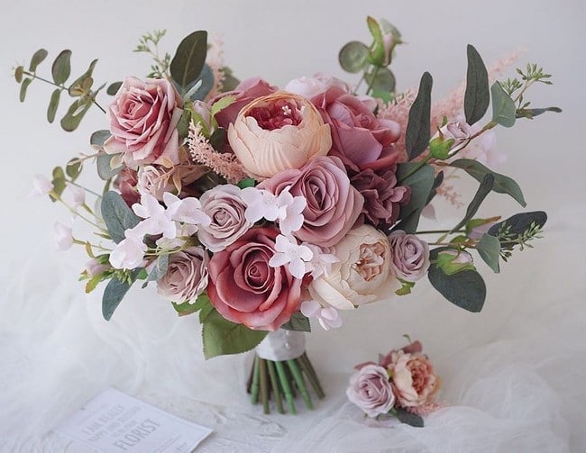 Dusty rose wedding bouquet ideas #wedding #weddingbouquets #weddingideas