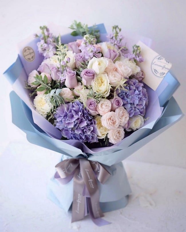 Lilac purple wedding bouquet ideas #wedding #weddingbouquets #weddingideas
