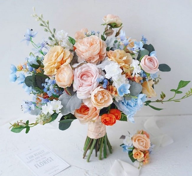Peach and light blue wedding bouquet ideas #wedding #weddingbouquets #weddingideas