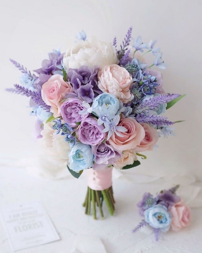 Pink and lilac purple wedding bouquet ideas #wedding #weddingbouquets #weddingideas