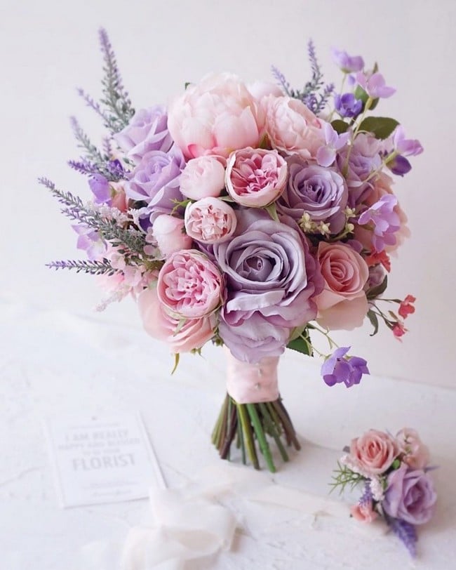 Pink and lilac purple wedding bouquet ideas #wedding #weddingbouquets #weddingideas