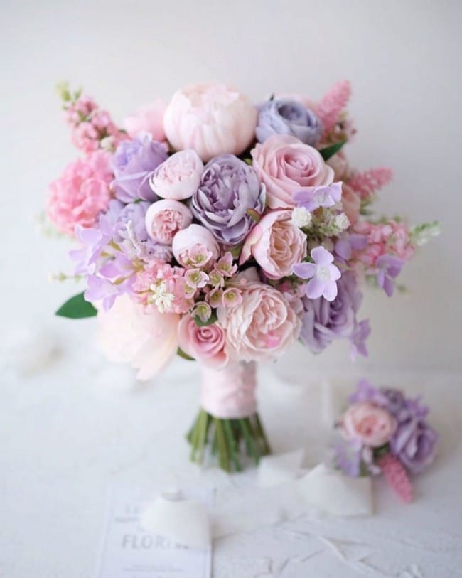 Pink and lilac purple wedding bouquet ideas #wedding #weddingbouquets #weddingideas