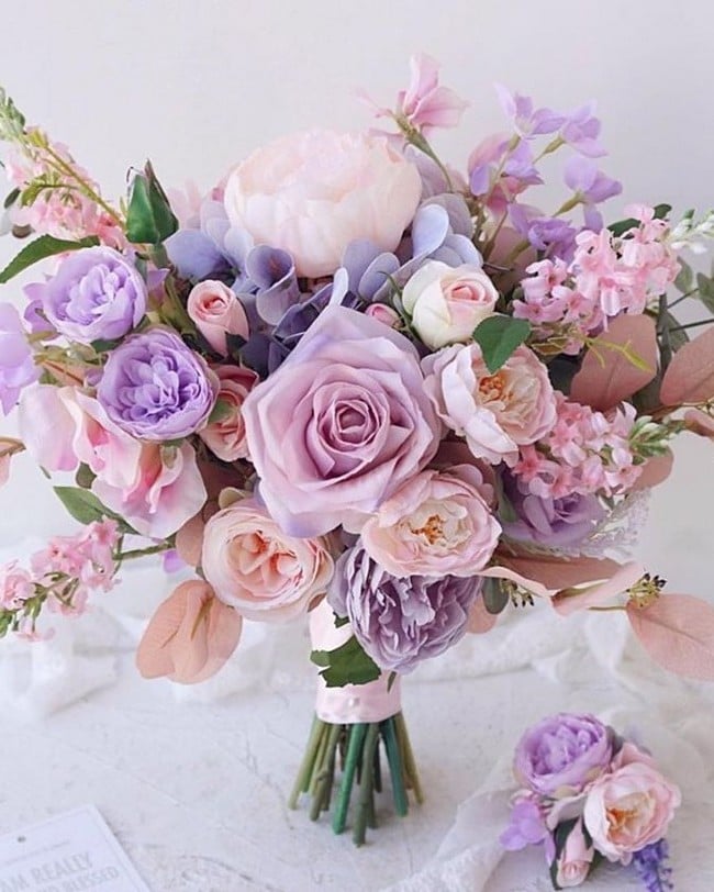 Pink and lilac purple wedding bouquet ideas #wedding #weddingbouquets #weddingideas