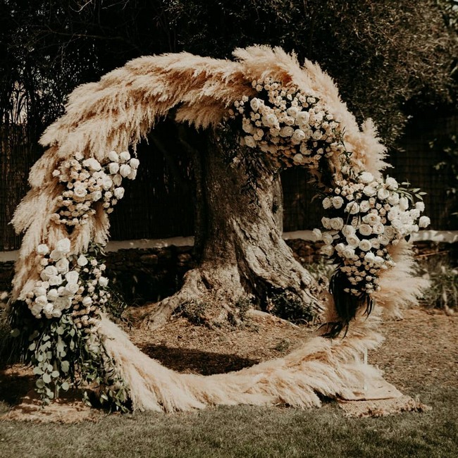 Bohemian Pampas Grass Wedding Ideas #bohoweddings #weddingideas #bohemian 