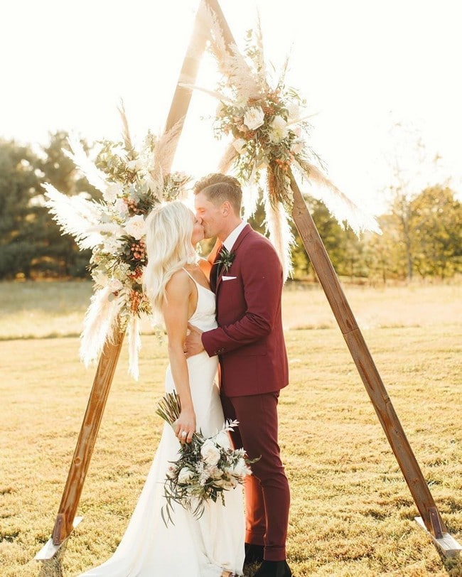 Bohemian Pampas Grass Wedding Ideas #bohoweddings #weddingideas #bohemian 