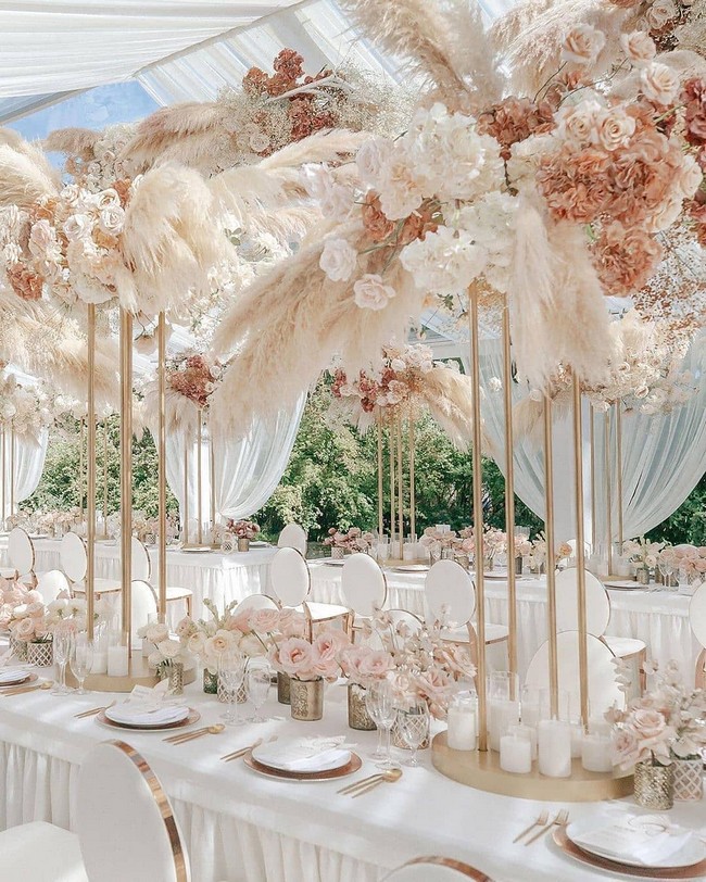 Bohemian Pampas Grass Wedding Ideas #bohoweddings #weddingideas #bohemian 