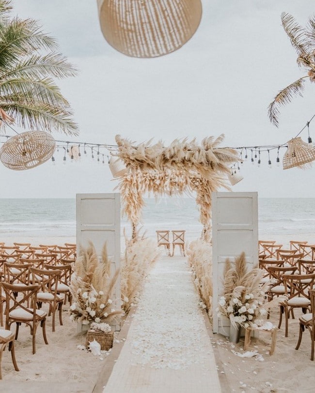 Bohemian Pampas Grass Wedding Ideas #bohoweddings #weddingideas #bohemian 