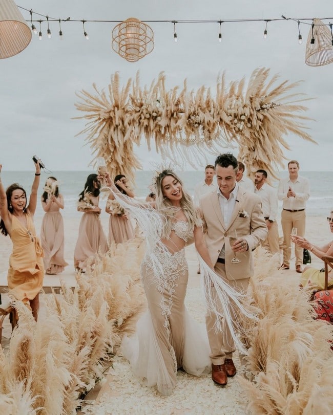 Bohemian Pampas Grass Wedding Ideas #bohoweddings #weddingideas #bohemian 