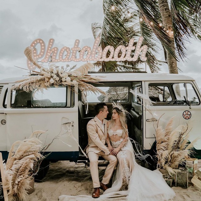 Bohemian Pampas Grass Wedding Ideas #bohoweddings #weddingideas #bohemian 