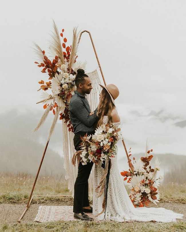 Bohemian Pampas Grass Wedding Ideas #bohoweddings #weddingideas #bohemian 