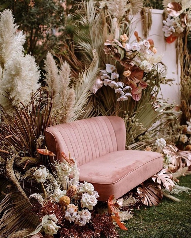 Bohemian Pampas Grass Wedding Ideas #bohoweddings #weddingideas #bohemian 