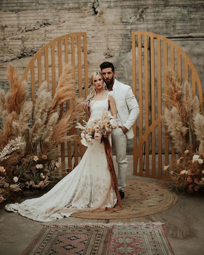 Bohemian Pampas Grass Wedding Ideas #bohoweddings #weddingideas #bohemian 