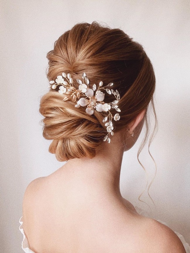 Olga Hampshire Wedding Updo Hairstyles #wedding #hair #hairstyles #weddingideas #weddingupdos