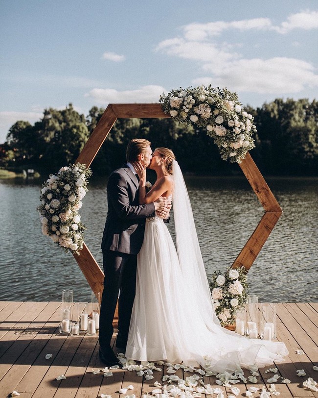 Bride And Groom Under Arch Wedding Photos #wedding #photos #weddingphotos #arches #weddingarches