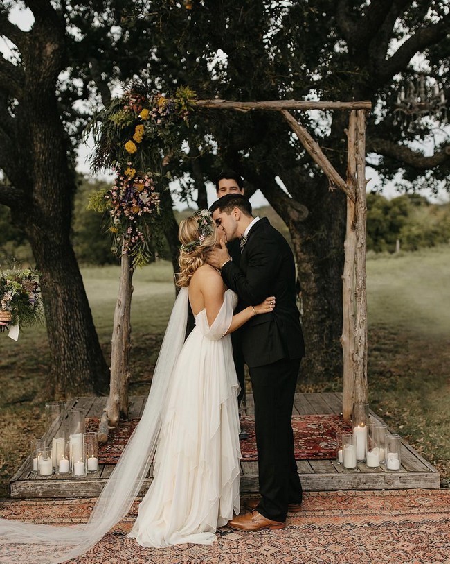 Bride And Groom Under Arch Wedding Photos #wedding #photos #weddingphotos #arches #weddingarches