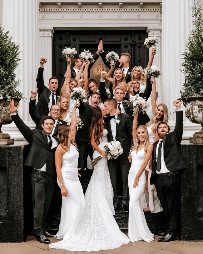 Wedding photos with bridesmaid and groomsmen #wedding #photo #weddingphotos #weddingideas