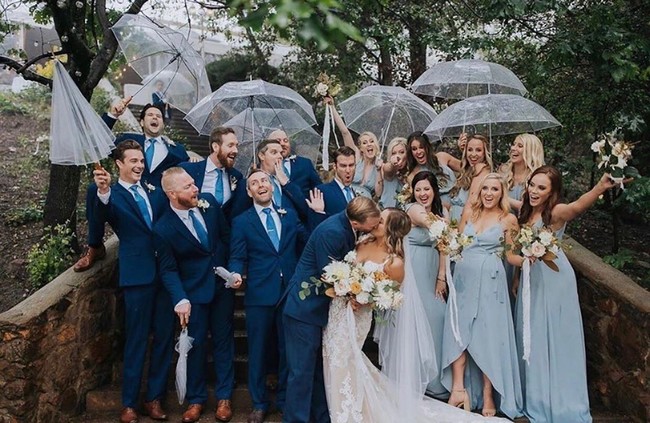 Wedding photos with bridesmaid and groomsmen #wedding #photo #weddingphotos #weddingideas