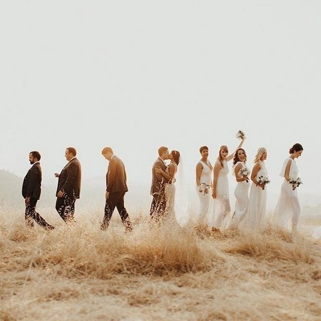 Wedding photos with bridesmaid and groomsmen #wedding #photo #weddingphotos #weddingideas