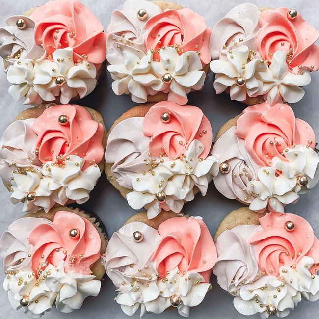 laurynmariebakes Cupcake Decorating Ideas  #cakes #cupcakes 